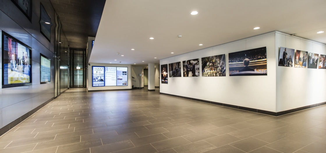 Nieuwspoort blijft aangepast open