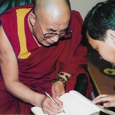 Dalai Lama in Nieuwspoort 6 juli 1994 copyright Nicole van der Wilde